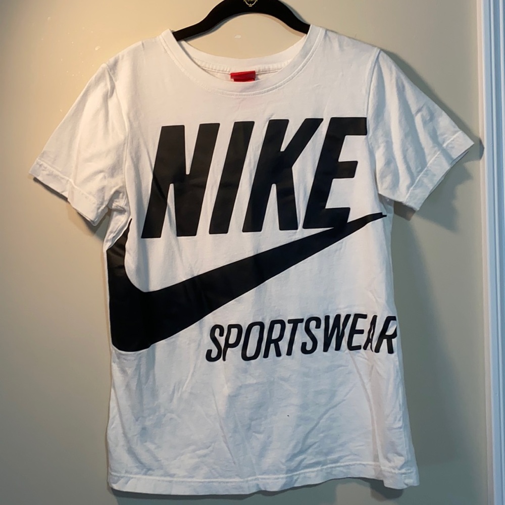 Women’s Small Nike Sportswear T-shirt